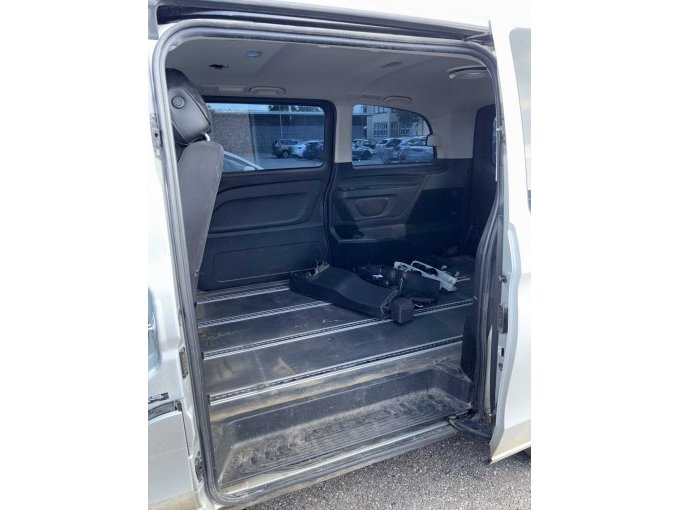 1 Mercedes-Benz MB Vito Tourer 116 CDI RWD kompakt Pro (639/2 447) *Unfallschaden* – foto 10 – kavel bij Zoll-Auktion, Stuttgart