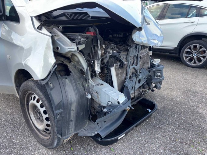 1 Mercedes-Benz MB Vito Tourer 116 CDI RWD kompakt Pro (639/2 447) *Unfallschaden* – foto 19 – kavel bij Zoll-Auktion, Stuttgart