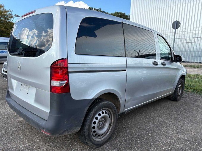 1 Mercedes-Benz MB Vito Tourer 116 CDI RWD kompakt Pro (639/2 447) *Unfallschaden* – foto 5 – kavel bij Zoll-Auktion, Stuttgart