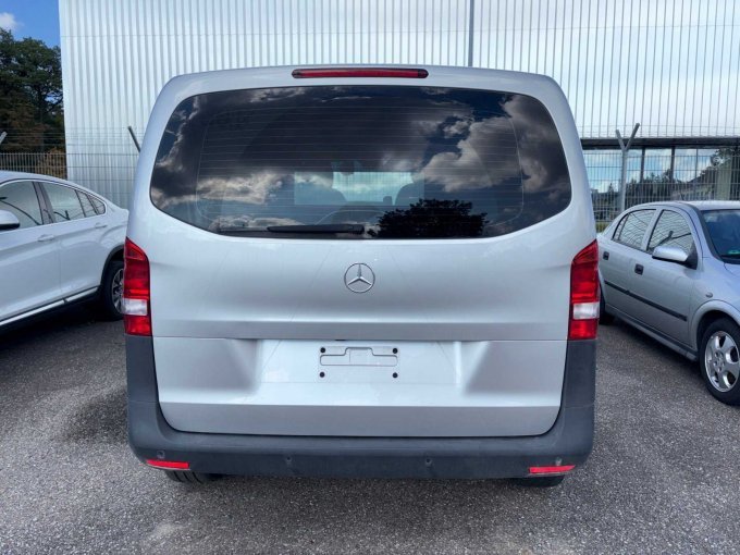 1 Mercedes-Benz MB Vito Tourer 116 CDI RWD kompakt Pro (639/2 447) *Unfallschaden* – foto 6 – kavel bij Zoll-Auktion, Stuttgart