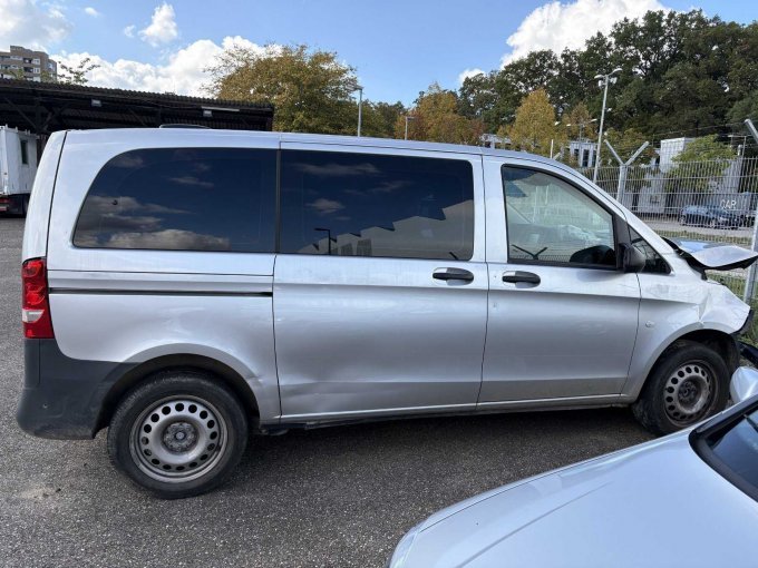 1 Mercedes-Benz MB Vito Tourer 116 CDI RWD kompakt Pro (639/2 447) *Unfallschaden* – foto 4 – kavel bij Zoll-Auktion, Stuttgart