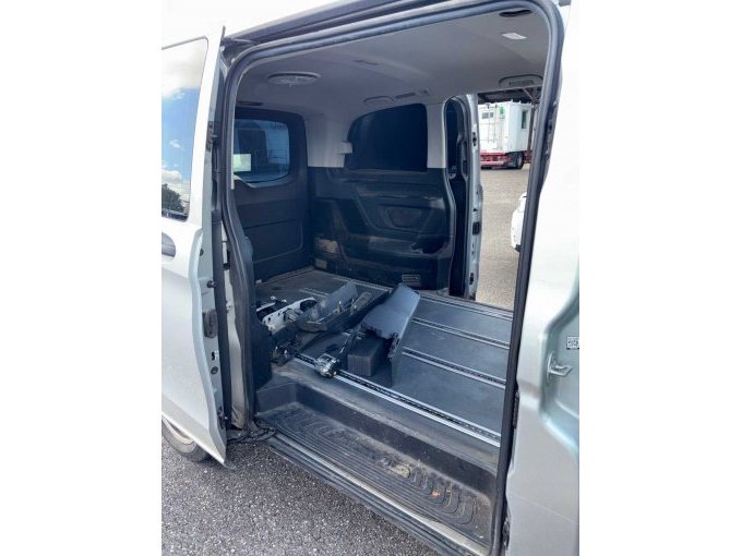 1 Mercedes-Benz MB Vito Tourer 116 CDI RWD kompakt Pro (639/2 447) *Unfallschaden* – foto 13 – kavel bij Zoll-Auktion, Stuttgart