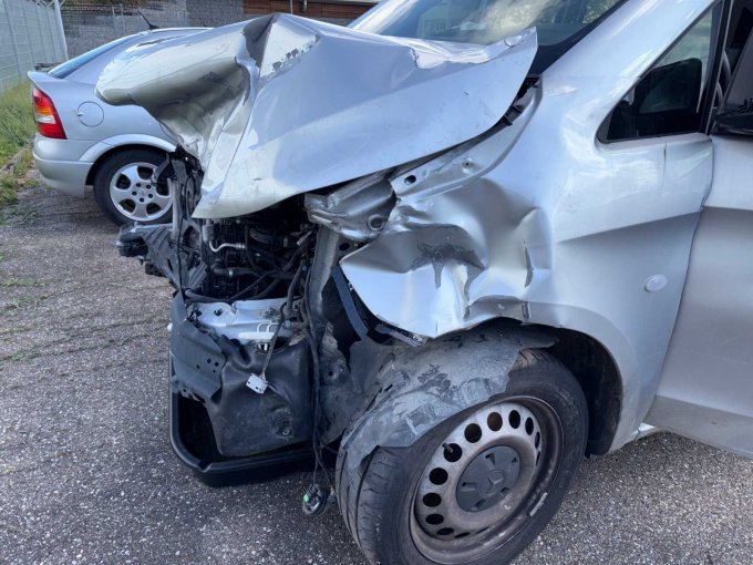 1 Mercedes-Benz MB Vito Tourer 116 CDI RWD kompakt Pro (639/2 447) *Unfallschaden* – foto 17 – kavel bij Zoll-Auktion, Stuttgart