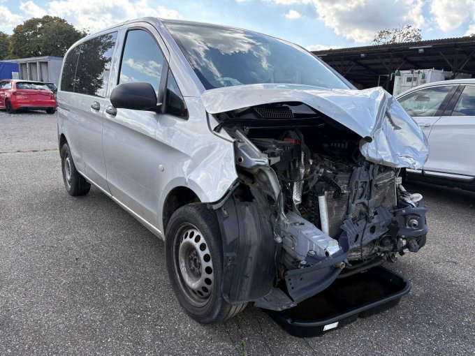 1 Mercedes-Benz MB Vito Tourer 116 CDI RWD kompakt Pro (639/2 447) *Unfallschaden* – foto 3 – kavel bij Zoll-Auktion, Stuttgart