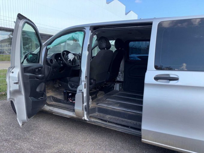1 Mercedes-Benz MB Vito Tourer 116 CDI RWD kompakt Pro (639/2 447) *Unfallschaden* – foto 8 – kavel bij Zoll-Auktion, Stuttgart