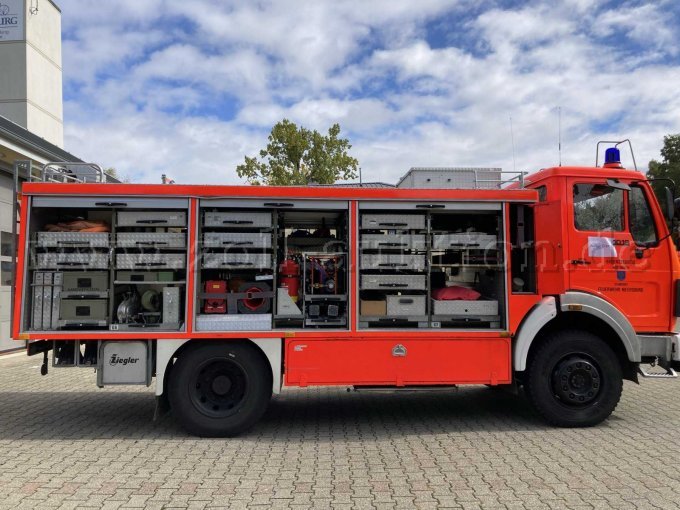 Beifahrerseite geöffnet
Verkauf ohne Inhalt