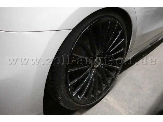 hinten rechts Felge beschädigt