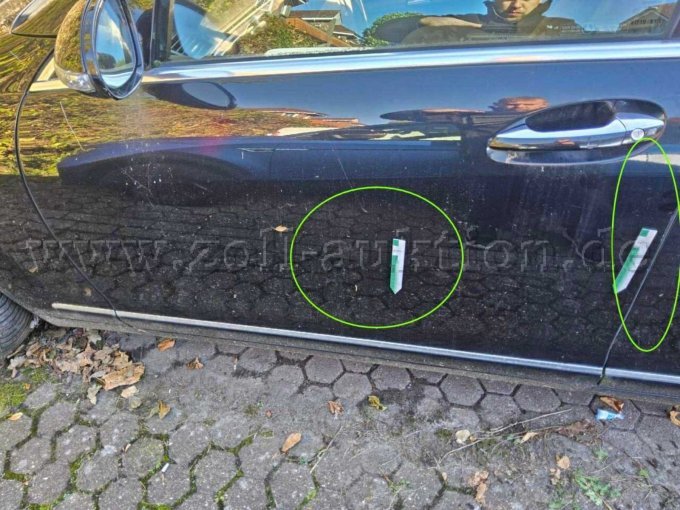 Tür vorne links verschrammt