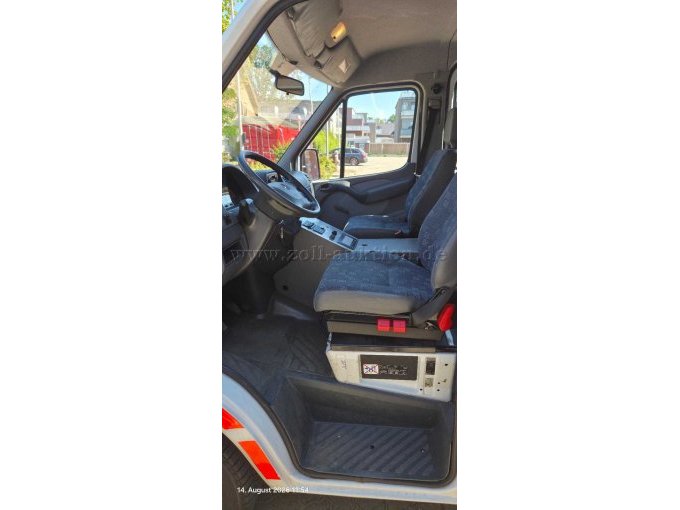 Einstieg Fahrerseite