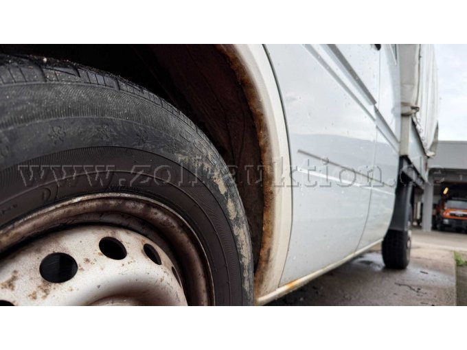 M-Benz Sprinter Detailansicht Rostschaden Radkasten linke Fahrzeugseite