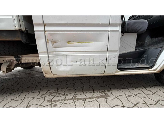 M-Benz Sprinter Detailansicht Schaden rechte Fahrzeugseite