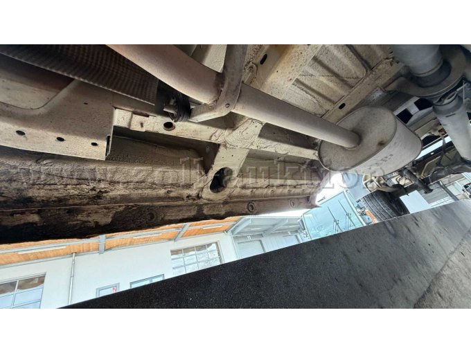 M-Benz Sprinter Detailansicht Unterboden 2 rechte Fahrzeugseite