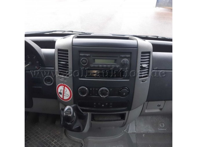 Radio und Bedienelemente