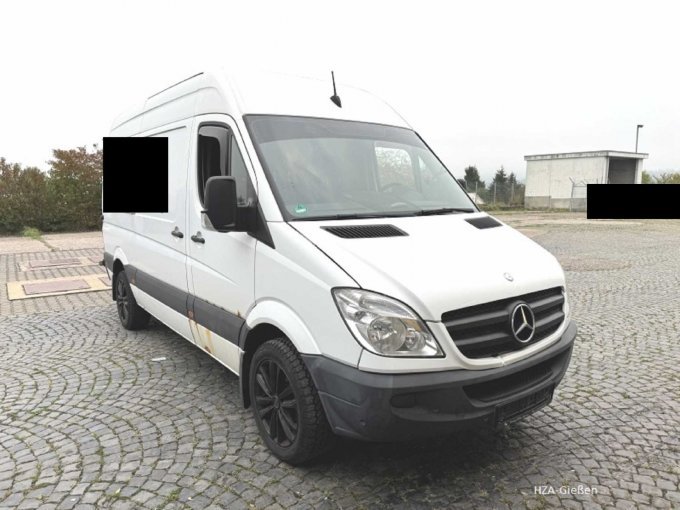 Mercedes Sprinter seitlich