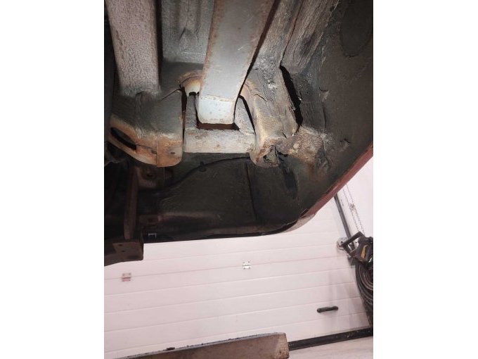 Schaden Blattfederhalterung