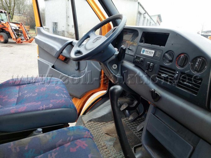 Innenraum mit Amaturentafel