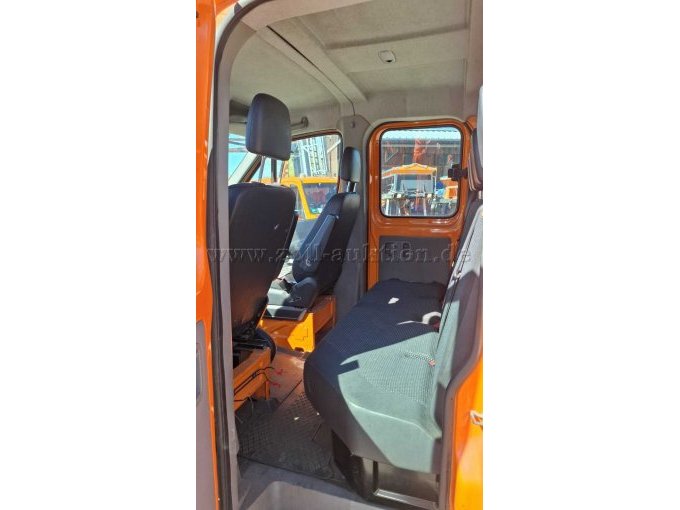 Fahrgastraum Einstieg links