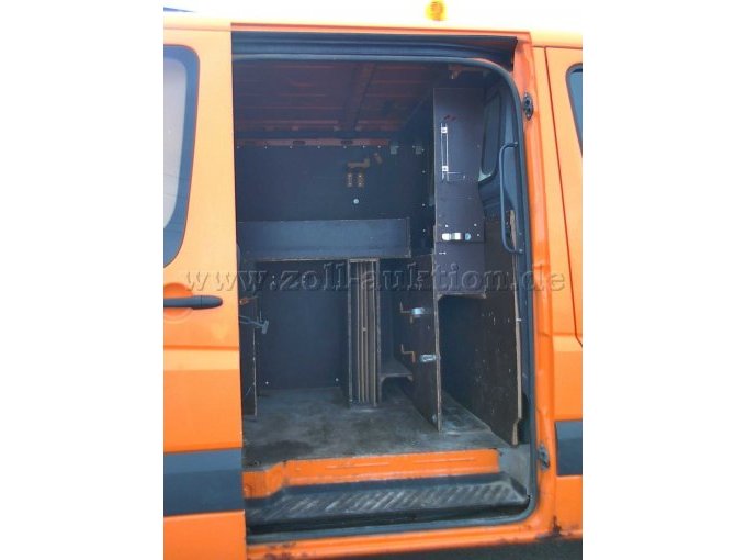 Fahrzeug Innenraum durch Scheibetüre rechts