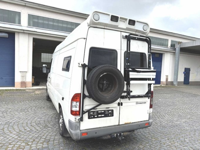 Mercedes-Sprinter von hinten