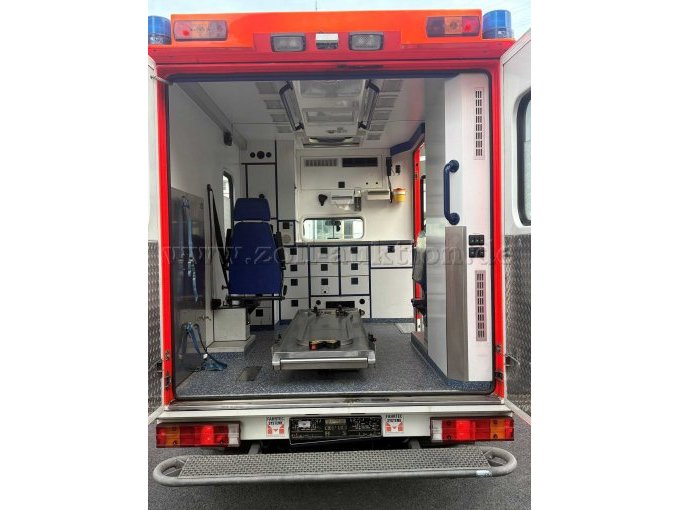 1 Mercedes-Benz Sprinter 416 CDI Rettungstransportwagen – foto 6 – kavel bij Zoll-Auktion, Lennestadt