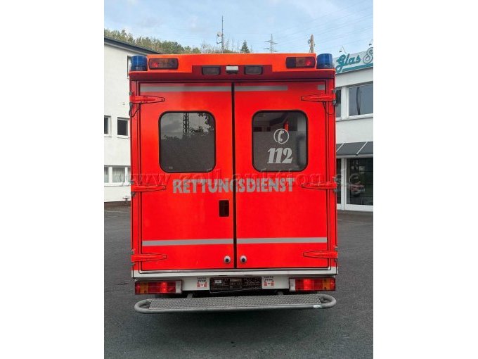 1 Mercedes-Benz Sprinter 416 CDI Rettungstransportwagen – foto 4 – kavel bij Zoll-Auktion, Lennestadt