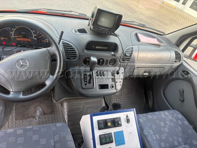 1 Mercedes-Benz Sprinter 416 CDI Rettungstransportwagen – foto 12 – kavel bij Zoll-Auktion, Lennestadt
