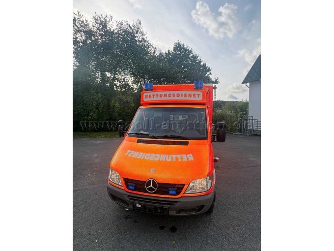 1 Mercedes-Benz Sprinter 416 CDI Rettungstransportwagen – foto 2 – kavel bij Zoll-Auktion, Lennestadt