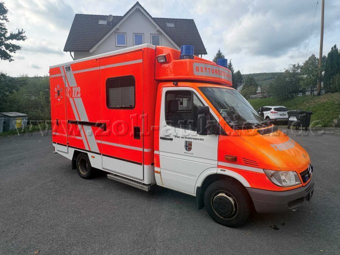 1 Mercedes-Benz Sprinter 416 CDI Rettungstransportwagen – foto 3 – kavel bij Zoll-Auktion, Lennestadt