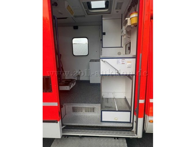 1 Mercedes-Benz Sprinter 416 CDI Rettungstransportwagen – foto 7 – kavel bij Zoll-Auktion, Lennestadt
