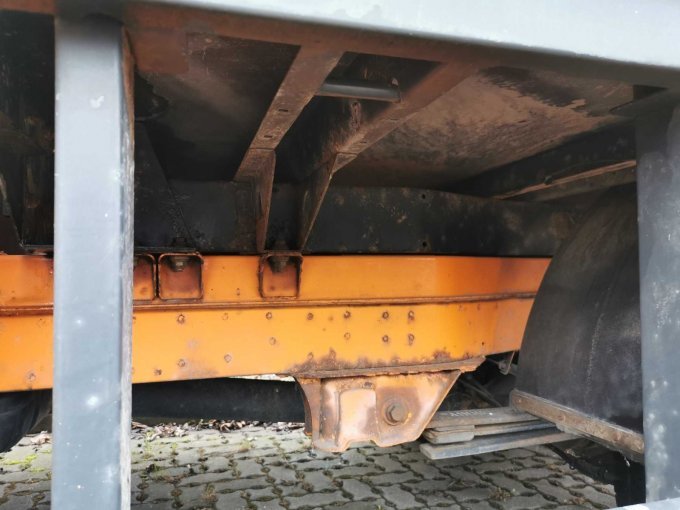 Rahmen, Pritsche links