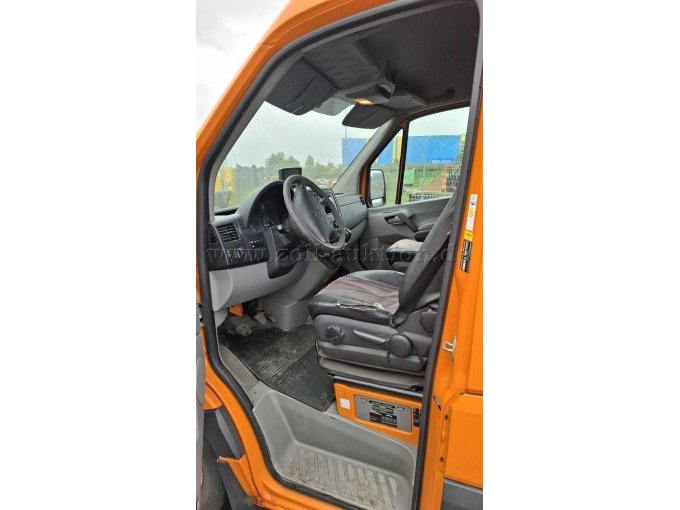 Einstieg Fahrerseite