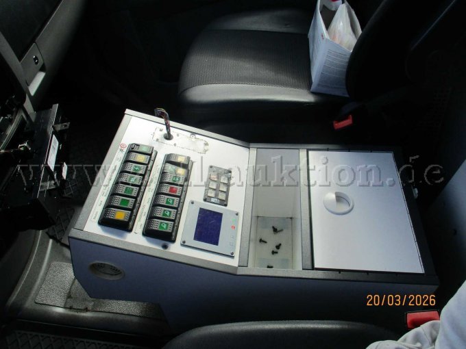 Bedienkonsole mittig