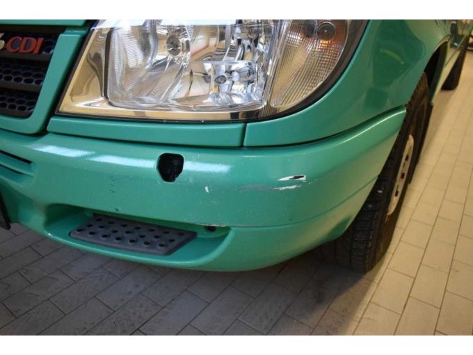 Stoßfänger V L verschrammt