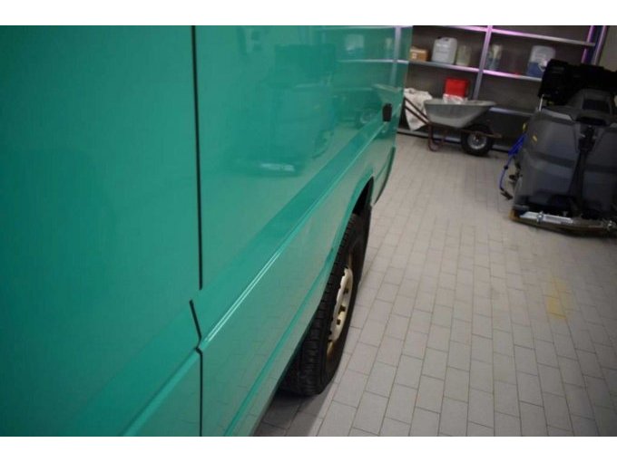 Seitenwand H L eingedellt