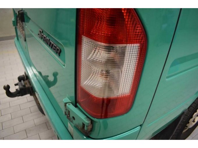 Heckleuchte R gebrochen