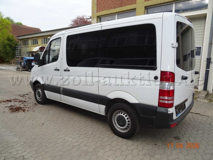 seitlich links hinten