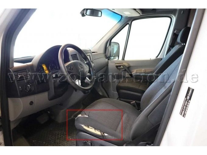 Fahrersitz aufgrissen