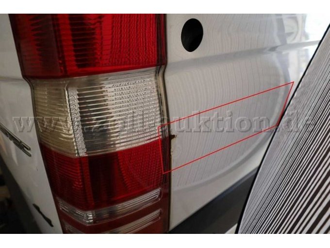 Schiebetür rechts  hinten eingedrückt