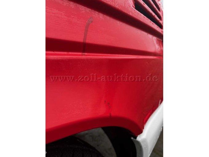 Lackschaden mit Lackstift überarbeitet - vorne rechts