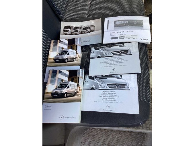 Ansicht von diversen Betriebsanleitungen