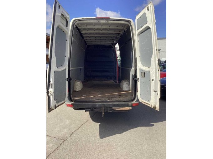 Ansicht von hinten mit offenen Türen