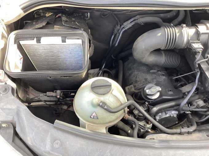 Ansicht Motorraum links