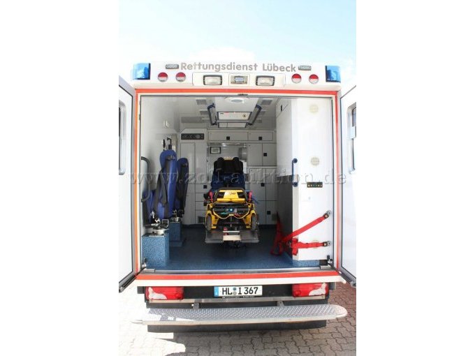 Patientenraum diverse Gebrauchsspuren