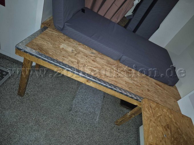 Innenraum Schlafplatz ausgeklappt