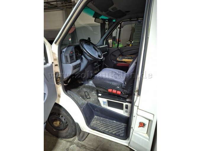 Fahrerkabine Fahrerseite Tür geöffnet