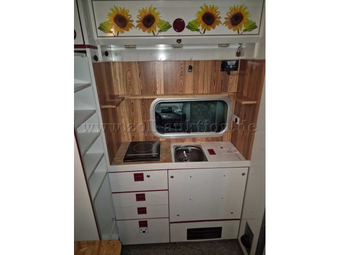 Innenraum Küchenzeile komplett mitInduktionskochfeld (Beschreibung vorhanden)