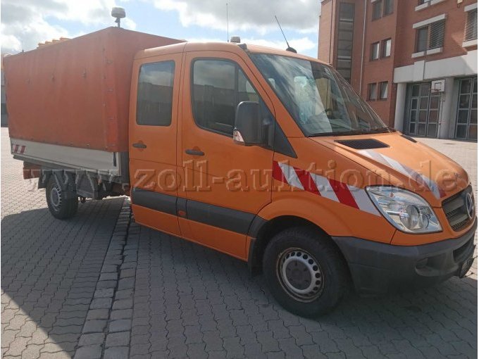 Fahrzeug von rechts vorn