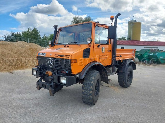 Unimog von vorne links