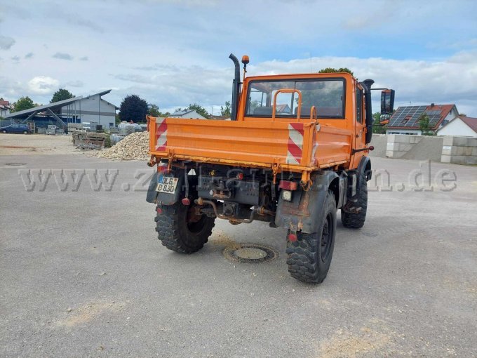 Unimog von hinten