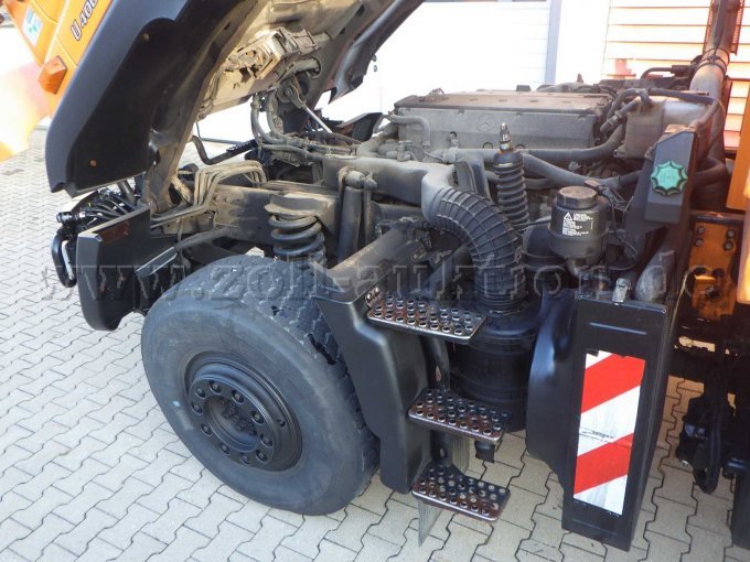 Motorraum links